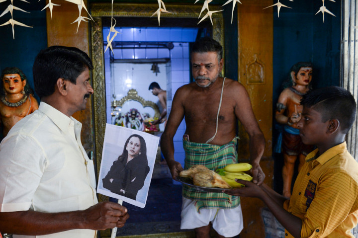 Jelang pemilihan umum AS pada November lalu, penduduk desa di Thulasendrapuram juga mengadakan upacara di kuil utama Hindu untuk mendoakan kesuksesan bagi Harris.