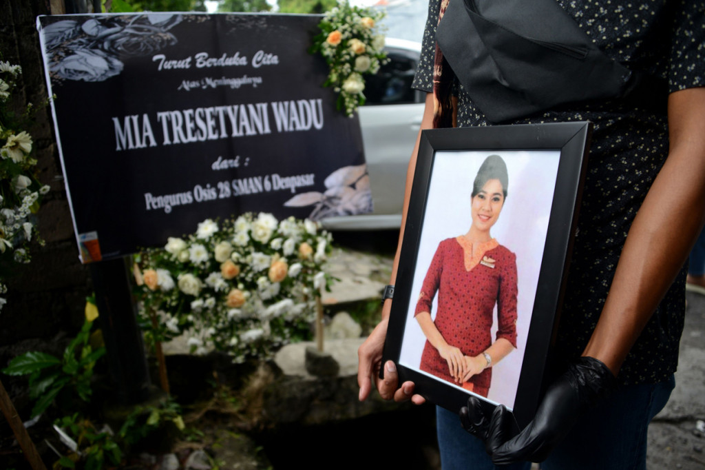 Yudi Irawan, kakak sepupu Mia mengatakan, almarhumah akan dimakamkan di Mumbul, Nusa Dua, Kamis, 21 Januari 2021, sekitar pukul 12.15 Wita. 