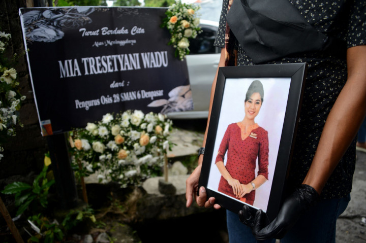 Yudi Irawan, kakak sepupu Mia mengatakan, almarhumah akan dimakamkan di Mumbul, Nusa Dua, Kamis, 21 Januari 2021, sekitar pukul 12.15 Wita. 