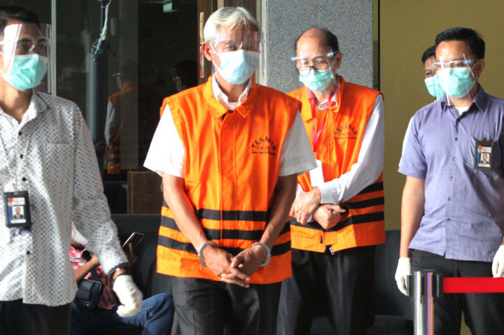 Muchamad Muchlis dan Priyadi Kardono ditetapkan KPK sebagai tersangka dalam perkara dugaan Tindak Pidana Korupsi terkait Pengadaan Citra Satelit Resolusi Tinggi (CSRT) pada Badan Informasi dan Geospasial (BIG) bekerja sama dengan Lembaga Penerbangan dan Antariksa Nasional (LAPAN) Tahun 2015.