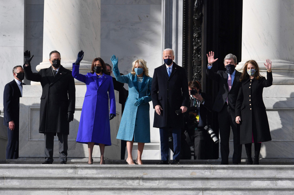 Presiden terpilih Amerika Serikat (AS), Joe Biden dan Wakil Presiden terpilih AS, Kamala Harris, telah tiba di Gedung Capitol AS, Washington DC.  Keduanya hadir didampingi oleh pasangan masing-masing.
