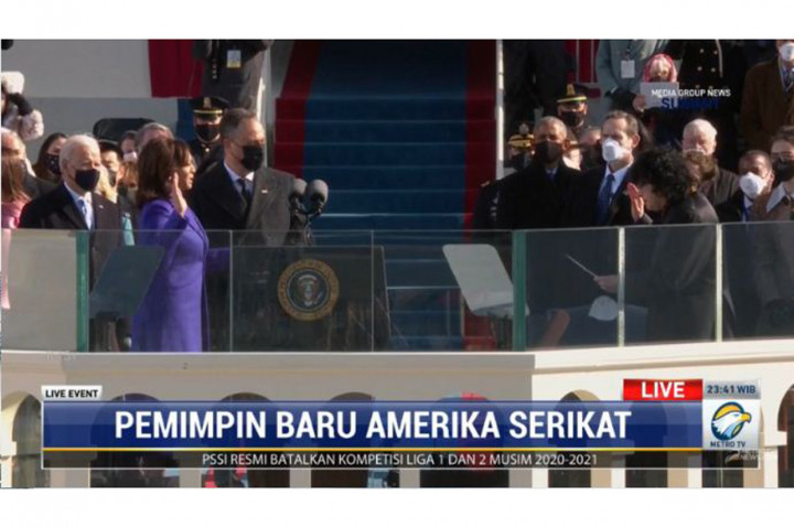 Lulusan Howard University itu juga menjadi keturunan kulit hitam dan Asia pertama yang menjabat sebagai orang nomor dua di AS.
