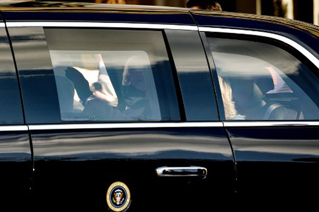 Biden naik limusin dengan plat nomor 