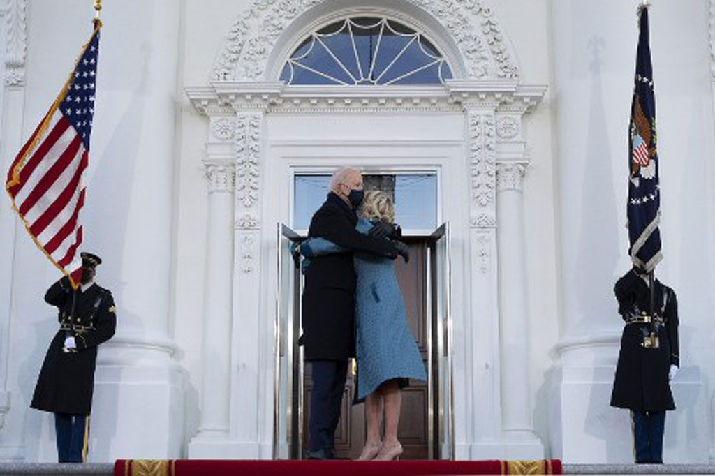 Kedatangan Biden tidak lama kemudian diikuti oleh Kamala Harris, Wakil Presiden wanita pertama Amerika Serikat.