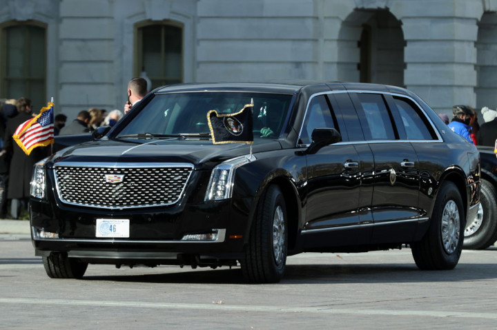 Usai pelantikan Biden menuju Gedung Putih Washington dengan mobil kepresidenan limusin bekas pendahulunya, Donald Trump. Hal yang sama juga dialami Trump saat dilantik sebagai Presiden empat tahun lalu. Dirinya menggunakan limusin Cadillac Beast milik Barack Obama.