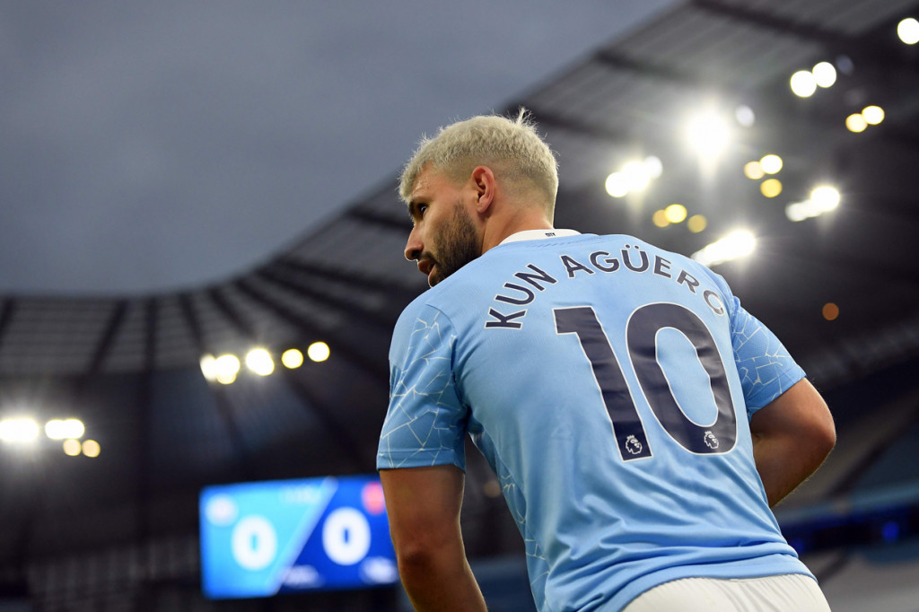 Melalui Twitter miliknya, Aguero mengaku melakukan kontak dengan orang yang positif Covid-19. Bomber asal Argentina itu juga mengatakan merasakan gejala dan saat ini sudah mengisolasi diri sesuai protokol pencegahan Covid-19. AFP Photo/Michael Regan
