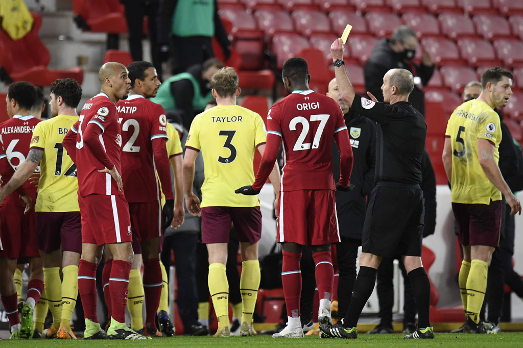 Ketika peluit tanda istirahat berbunyi terjadi sedikit insiden di lapangan area tuan rumah antara Fabinho dan Ashley Barnes. Wasit Mike Dean memberikan kartu kuning kepada Fabinho, tetapi Barnes yang sudah mendapat kartu kuning sebelumnya tak diberi hukuman apapun.