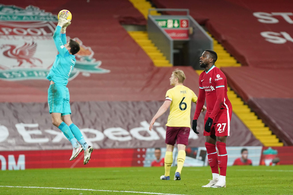Di awal babak kedua Pope melakukan sejumlah penyelamatan gemilang untuk meredam peluang Liverpool yang dilepaskan Trent Alexander-Arnold dan Mohamed Salah.