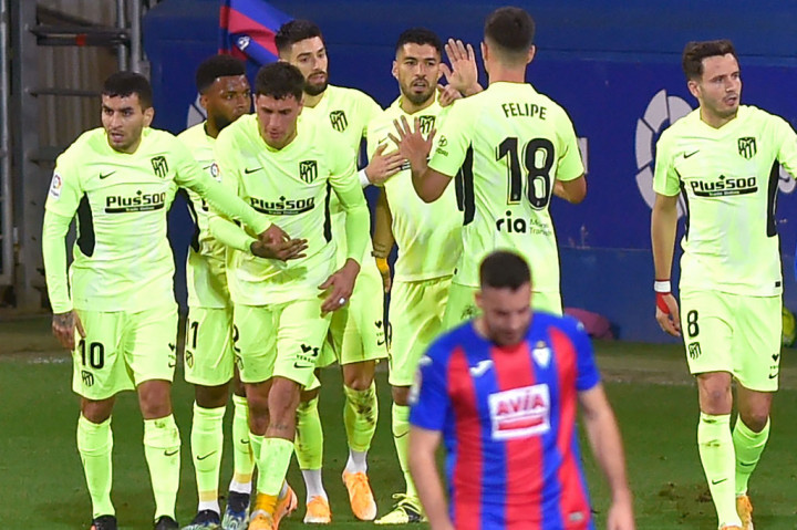 Keunggulan itu sirna lima menit jelang turun minum ketika Luis Suarez mengejar bola muntah hasil sapuan Sergio Alvarez yang membentur Marcos Llorente dan melepaskan penyelesaian ke area tiang jauh untuk membuat kedudukan imbang 1-1.