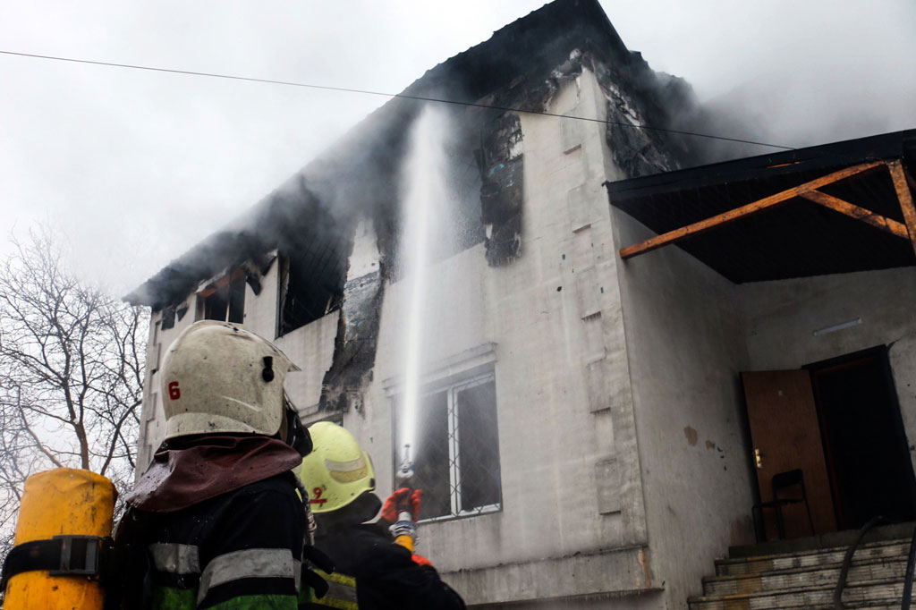 Presiden Ukraina Volodymyr Zelensky menggambarkan insiden itu sebagai tragedi yang mengerikan dan mengatakan 33 orang berada di dalam gedung ketika kebakaran terjadi. Zelensky mengkonfirmasi 15 korban tewas akibat kebakaran tersebut, sembari menambahkan: