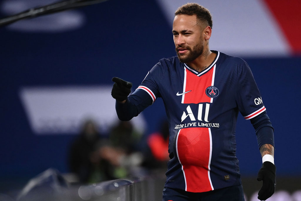 Pada babak kedua keadaan tetap tak berubah, kendali permainan ada di tangan PSG. Neymar mencetak gol untuk membawa tuan rumah unggul 2-0 pada menit ke-60 berkat umpan matang Mbappe.