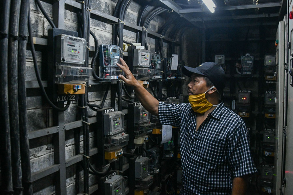 Pada 2020, PLN memberikan stimulus keringanan tagihan listrik kepada masyarakat. Perpanjangan stimulus ketenagalistrikan pada Januari hingga Maret 2021 ini merupakan upaya pemerintah meringankan beban masyarakat tidak mampu dan rentan serta kelompok industri dan komersial dalam menghadapi pandemi covid.