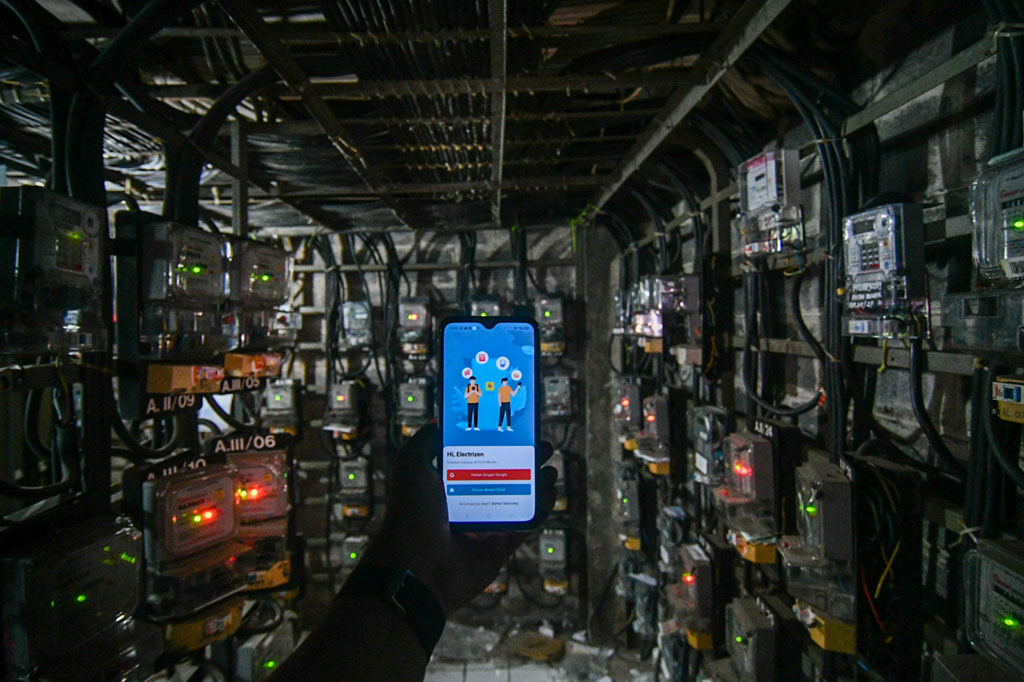 Untuk pelanggan prabayar pada tahun ini, Bob menjelaskan pelanggan 450 VA diberikan token gratis sebesar stimulus 2020. Sedangkan pelanggan 900 VA subsidi diberikan diskon 50 persen ketika pelanggan melakukan transaksi pembelian token. 