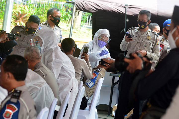 Tes covid-19 itu dilakukan PP Pagar Nusa NU untuk memberi dukungan pada kepolisian sekaligus ajakan untuk bersama-sama menghadapi pandemi covid-19.