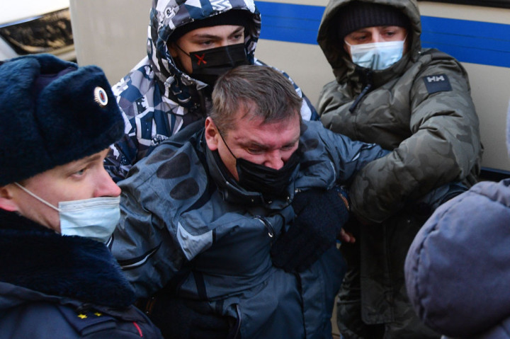 Sebelumnya, Navalny menyerukan para pendukungnya agar berunjuk rasa usai dirinya ditangkap pada pekan lalu, sekembalinya ke Moskow usai menjalani perawatan medis di Jerman akibat peracunan pada Agustus 2020.