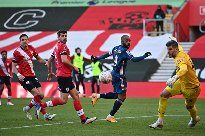 Situasi itu berusaha diatasi Mikel Arteta dengan memasukkan Alexandre Lacazette menggantikan Bellerin pada menit ke-72, tetapi peruntungan Arsenal tetap tak banyak berubah. 