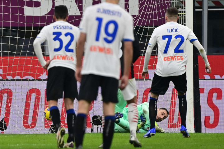 Josip Ilicic saat mencetak gol ke gawang AC Milan.