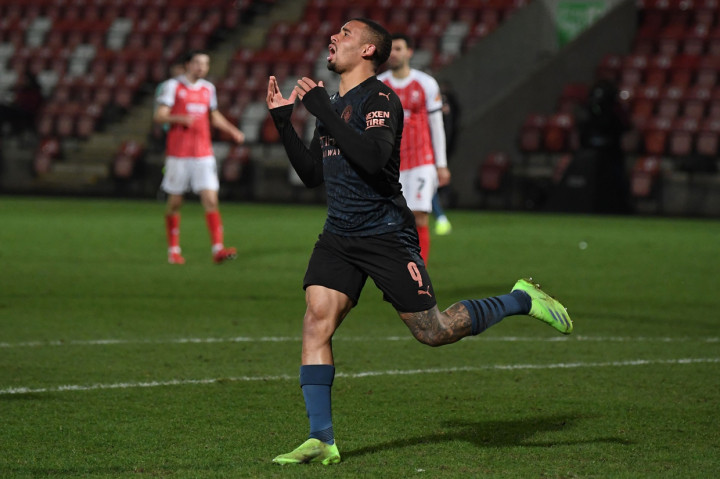 Gol Foden itu mengorkestrasi gelombang kebangkitan City karena tiga menit kemudian mereka berbalik unggul saat Gabriel Jesus tenang mengendalikan umpan lambung kiriman Fernandinho dan menyelesaikannya dengan sepakan keras tak terbendung oleh Griffiths.