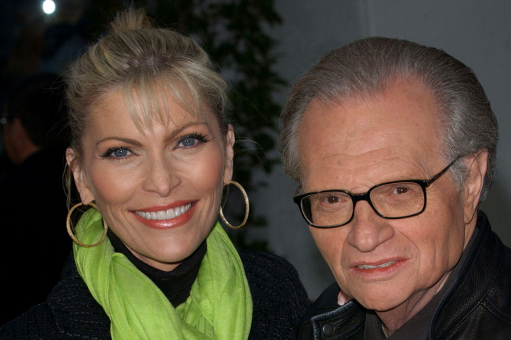 Diketahui, Larry King sebelumnya dilaporkan terinfeksi Covid-19 pada awal Januari 2021. Kondisinya sempat memburuk dan harus dirawat di ruang ICU.