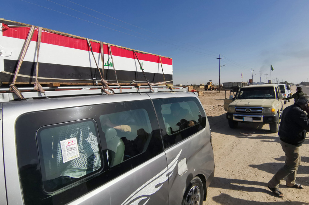 Sumber keamanan Hashed al-Shaabi mengatakan ISIS menggunakan senjata SALW dan penutup wajah ketika menyerang pasukannya di timur Tikrit, ibu kota provinsi Salahaddin, Irak.