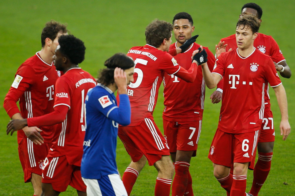 Bayern Muenchen berhasil memetik kemenangan saat bertamu ke markas Schalke 04. AFP Photo/Leon Kuegeler