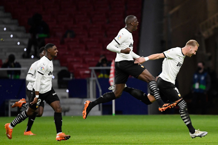 Tuan rumah tertinggal lebih dulu di menit ke-11 lewat gol Uros Racic.