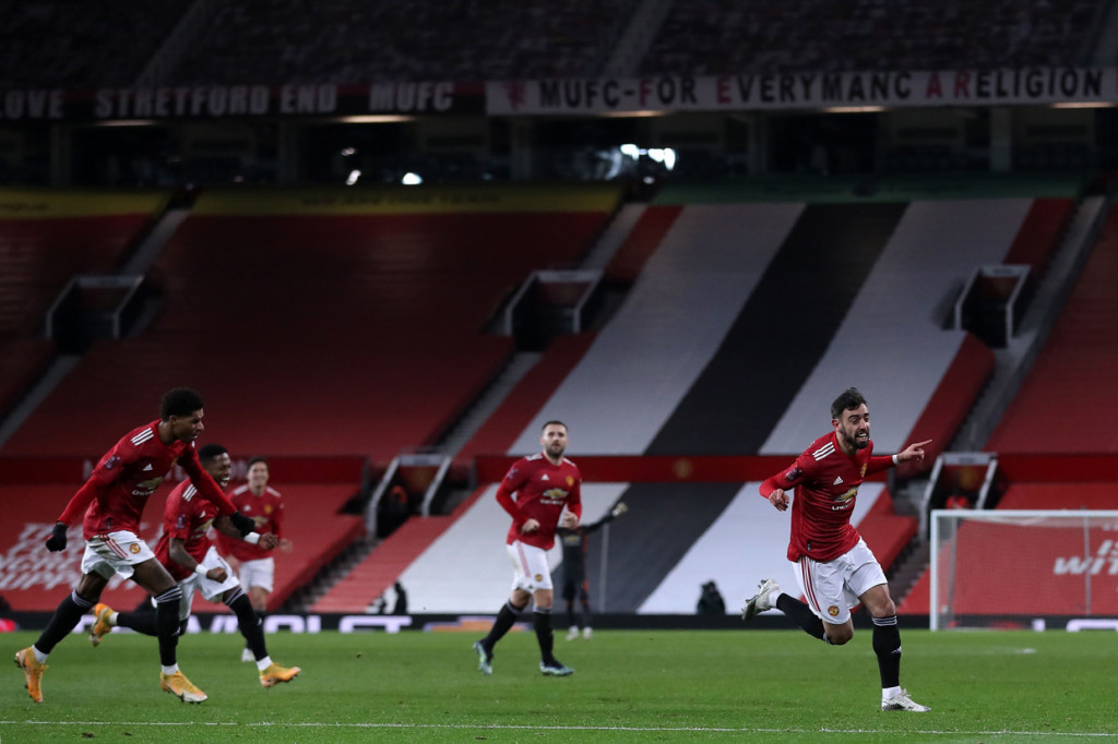 Gol penentu kemenangan MU dicetak oleh Bruno Fernandes pada menit ke-78, lewat tendangan bebas yang indah. Skor berubah menjadi 3-2. AFP Photo/Martin Rickett