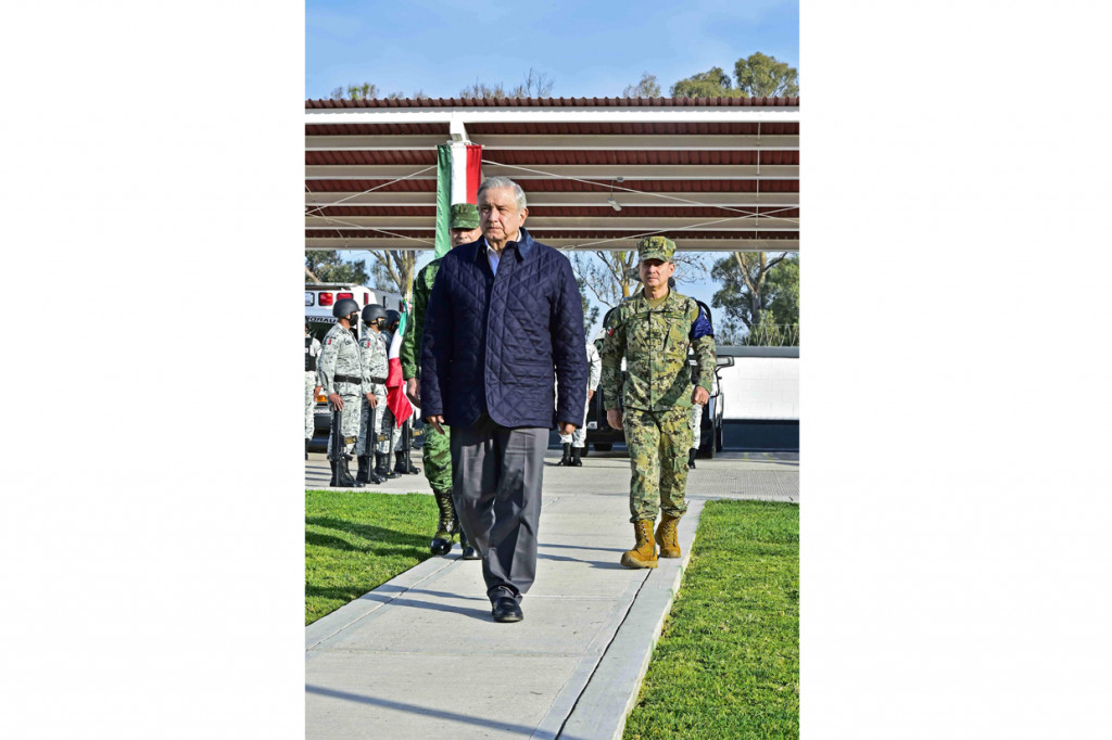 Dia juga menuai kritikan atas caranya menangani pandemi Corona di Meksiko.