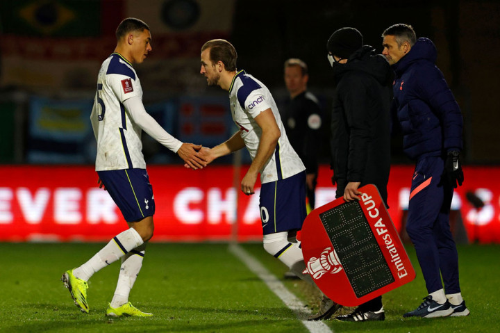 Di babak kedua, Spurs menguasai jalannya pertandingan. Dan untuk mempertajam serangan Jose Mourinho melakukan pergantian pemain dengan memasukkan Harry Kane dan Son Heung-min. Kane hampir saja membawa timnya berbalik unggul pada menit ke-70. Sayang tembakannya masih dapat diblok Allsopp.