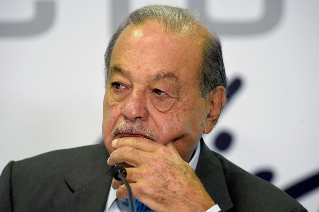 Miliarder telekomunikasi Meksiko Carlos Slim, salah satu orang terkaya di dunia, dirawat di rumah sakit karena positif covid-19. Kata keluarga, Senin, 25 Januari 2021, pria berusia 80 tahjun tersebut hanya memiliki gejala ringan.