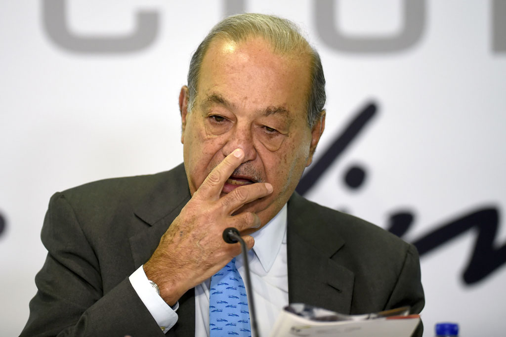 Pengumuman oleh keluarganya datang sehari setelah Presiden Meksiko Andres Manuel Lopez Obrador mengatakan bahwa dia juga terinfeksi virus korona baru, tetapi hanya memiliki gejala ringan.