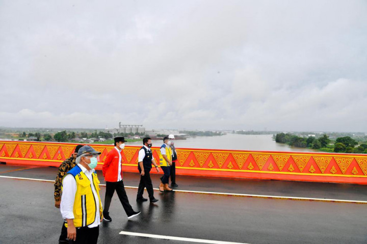 Perjalanan Bakauheni ke Palembang yang sebelumnya 12 jam menjadi sekitar 3 jam.