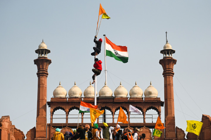 Parade militer di hari Republik India diwarnai aksi protes ribuan petani.