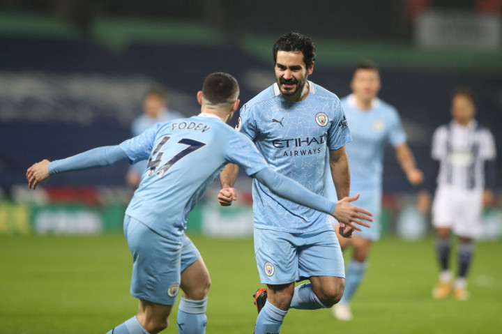 Tim besutan Pep Guardiola memulai pertandingan dengan sempurna ketika membuka keunggulan hanya enam menit setelah laga dimulai lewat tembakan Ilkay Gundogan dari tepian kotak penalti yang mampu memperdaya kiper Sam Johnstone.