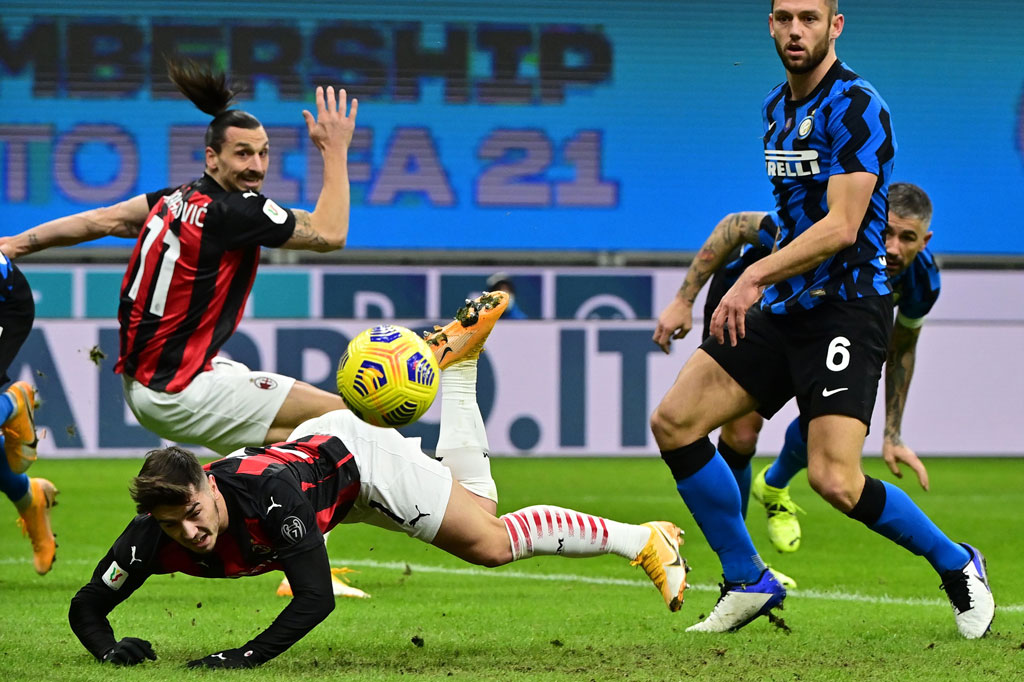 Milan mencoba mengambil inisiatif serangan terlebih dahulu. Peluang pertama didapat lewat Rafael Leao, namun sepakannya masih melebar. Peluang berikutnya didapat melalui sundulan Brahim Diaz yang masih kurang tepat sasaran.