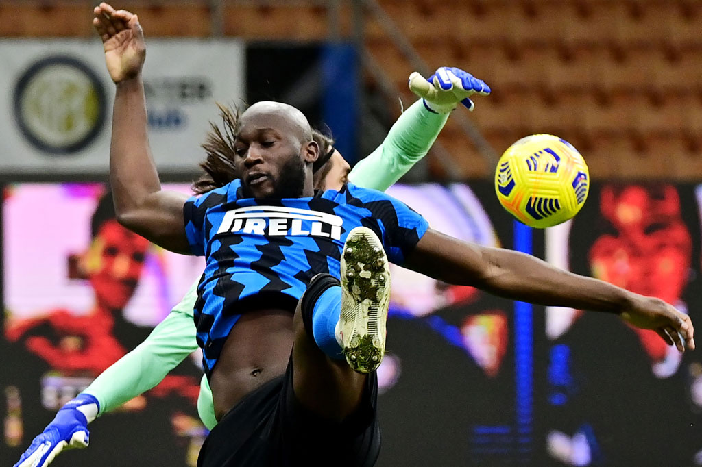 Gempuran Inter berlanjut. Tembakan Hakimi dari tepi kotak penalti dapat diredam Tatarusanu. Peluang bagus lain didapat Lautaro Martinez, yang sepakannya mengarah lurus ke kiper Milan. Tatarusanu kemudian kembali melakukan penyelamatan bagus saat ia menggagalkan peluang Lukaku dari jarak dekat.