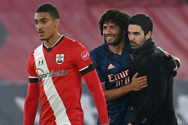 Arsenal, yang meraih kemenangan kelima dalam rentetan enam laga nirkalah, sementara naik ke posisi kedelapan klasemen dengan koleksi 30 poin, termasuk melompati Southampton yang turun ke urutan ke-11 dengan raihan 29 poin.