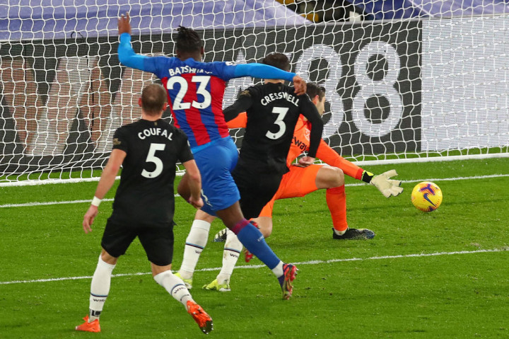 Palace baru bisa menjebol gawang West Ham lagi pada menit ketujuh injury time melalui sontekan jarak dekat Michy Batshuayi. Skor 2-3 bertahan hingga laga usai.
