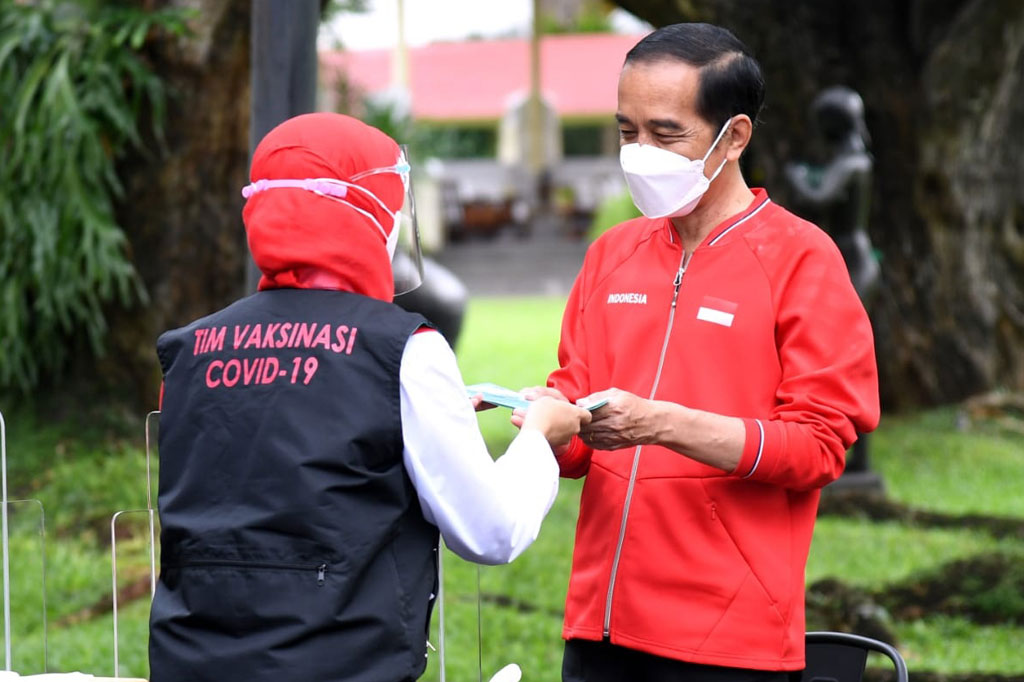 Presiden Jokowi mengakui jumlah orang yang divaksinasi memang masih rendah.