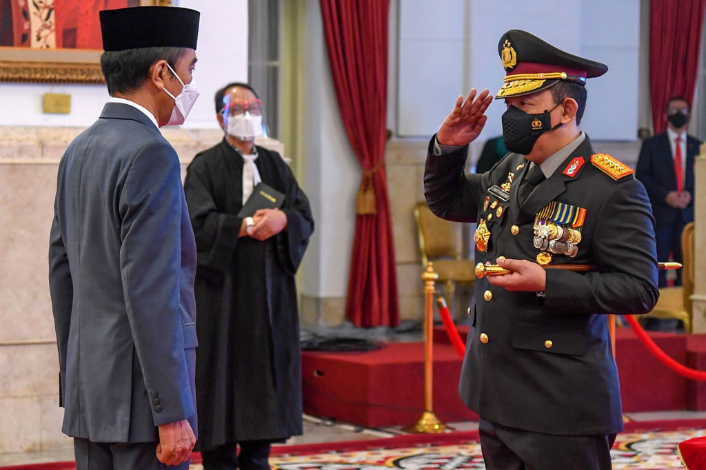 Beberapa kasus besar yang berhasil diungkap Listyo termasuk pengungkapan kasus penyerangan Novel Baswedan, penangkapan buron kasus pembobolan bank Pauline Lumowa, dan pengungkapan kasus korupsi Djoko Tjandra.