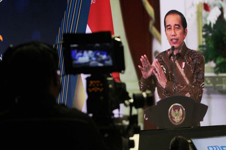 Presiden Joko Widodo memaparkan materi saat menjadi pembicara kunci pada acara Media Group News Summit Indonesia 2021 Solusi Maju Bersama di Grand Studio Metro TV, Jakarta.