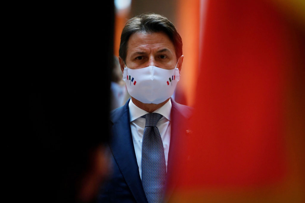 Perdana Menteri Italia Giuseppe Conte menyerahkan surat pengunduran dirinya kepada kepala negara pada Selasa, 26 Januari 2021 waktu setempat dan berharap akan diberikan kesempatan membentuk koalisi baru dan membangun kembali mayoritas parlemennya.