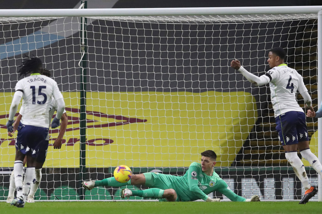 Villa kembali mengancam pada awal babak kedua melalui tembakan John McGinn pada menit ke-49, tetapi berhasil diamankan oleh Pope.