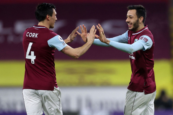 Namun, Burnley bangkit dan menyamakan kedudukan pada menit ke-76 lewat umpan silang Dwight McNeil yang mengecoh semua pemain di dalam kotak penalti termasuk Martinez hingga melesak ke dalam gawang.