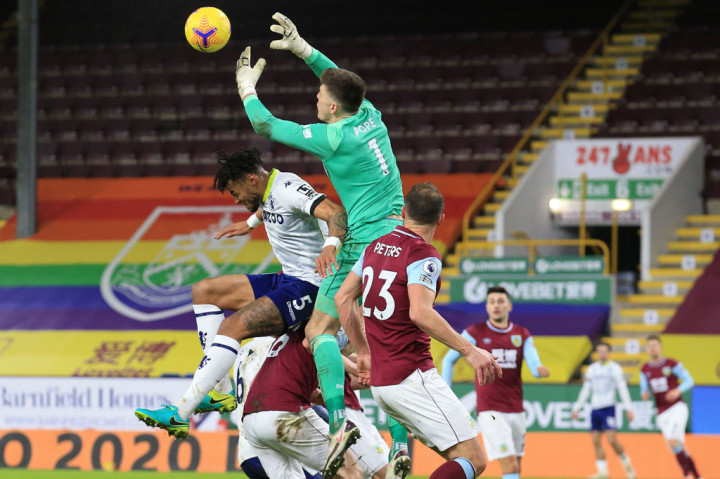 Sejak itu, seperti di Anfield, Burnley tampil percaya diri dan mampu menggalang koordinasi pertahanan nan disiplin demi menjaga keunggulan mereka hingga peluit tanda laga usai terdengar.