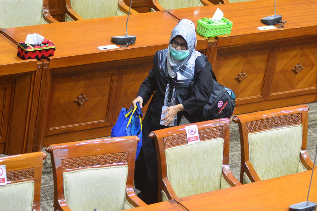 Uji kelayakan hakim agung dan hakim ad hoc pada MA memasuki hari kedua yang diikuti oleh tiga calon hakim as hoc tipikor. Ketiganya yakni Dr Petrus Paulus Maturbongs, Dr Sinintha Yuliansih Sibarani, dan Yarna Dewita yang mengikti uji kelayakan sesuai urutan.