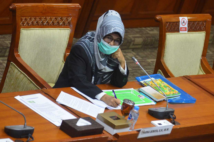 Calon Hakim Ad Hoc Tipikor Yarna Dewita menyampaikan pemaparan saat mengikuti uji kelayakan dan kepatutan di Komisi III DPR, Gedung Nusantara II, Kompleks Parlemen Senayan, Jakarta.
