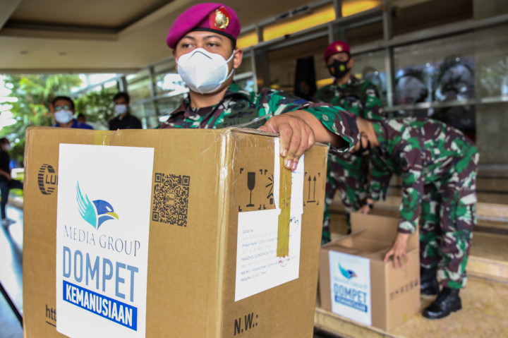 Selain untuk masyarakat, bantuan tersebut bakal digunakan untuk memeriksa kondisi marinir yang bertugas. Keberadaan alat tes Covid-19 tersebut dapat memastikan kesehatan petugas sebelum terjun ke lapangan.