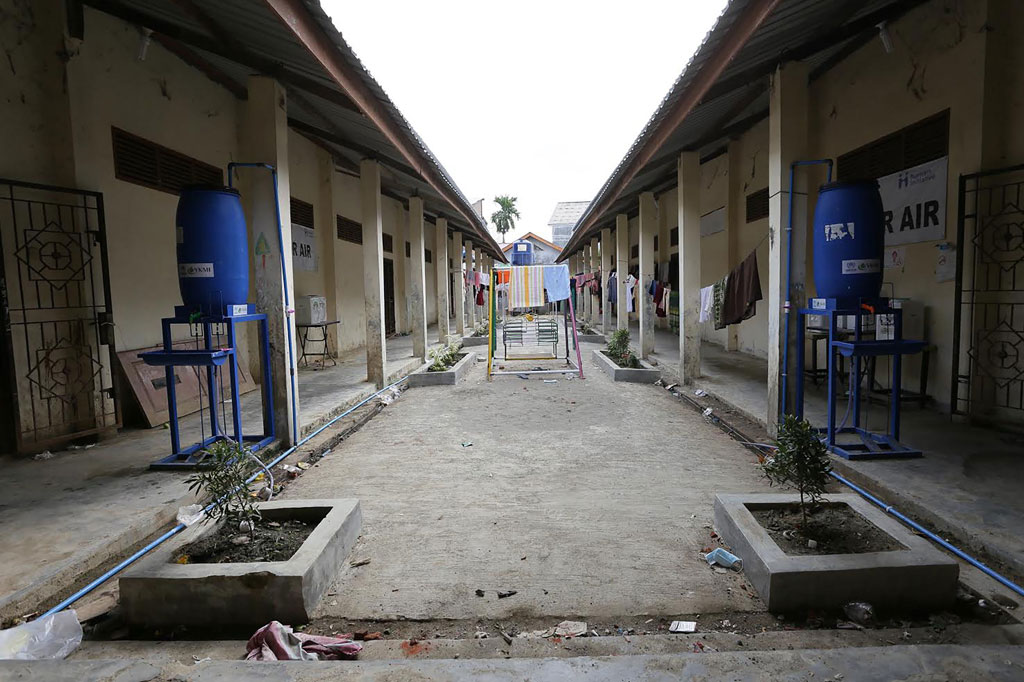 Kamp pengungsi yang terlihat sepi di Lhokseumawe, Provinsi Aceh, setelah ratusan pengungsi Rohingya kabur.