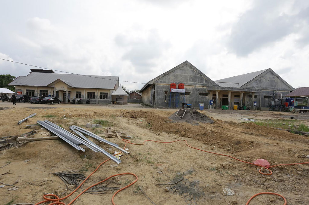 Baik otoritas lokal maupun PBB tidak dapat menjelaskan keberadaan para pengungsi etnis minoritas Muslim tanpa kewarganegaraan dari Myanmar, yang dikhawatirkan telah meminta para penyelundup untuk membantu mereka menyeberangi selat Malaka menuju ke Malaysia.